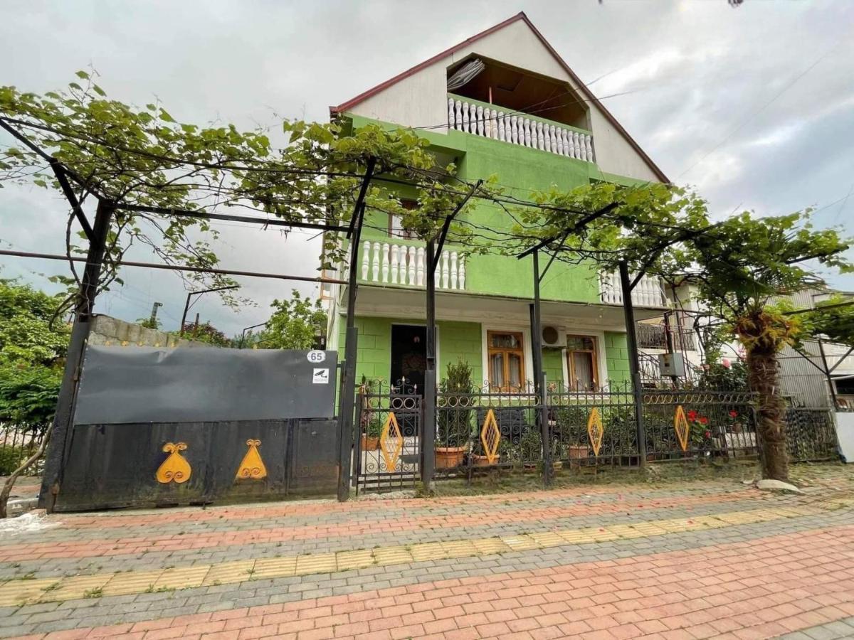 Apartment Sofia Батуми Екстериор снимка